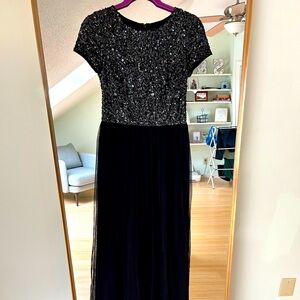 Adrianna Papell. Size 4. Formal gown.